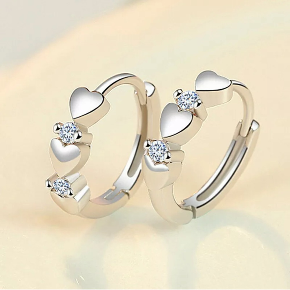 Elegant Heart 925Silver Hoop Earring WhiteSapphire - Picture 2 of 6